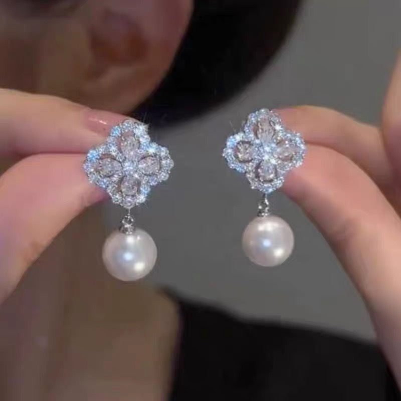Light Luxury Exquisite Full Rhinestone Zircon Four-leaf Flower Pearl Fashionable Earrings