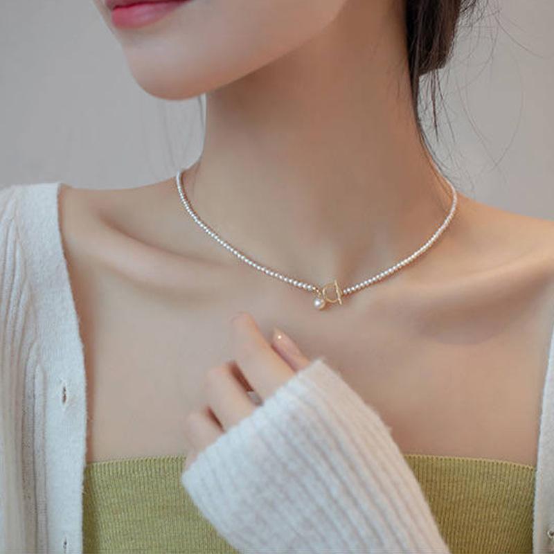 Buckle Female Niche High-grade Glass Short Necklace