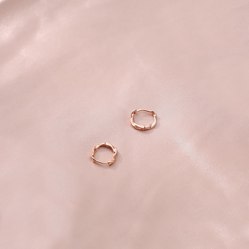 Women's Small Simple Hollow Pearl High-grade Refined Stud Earrings