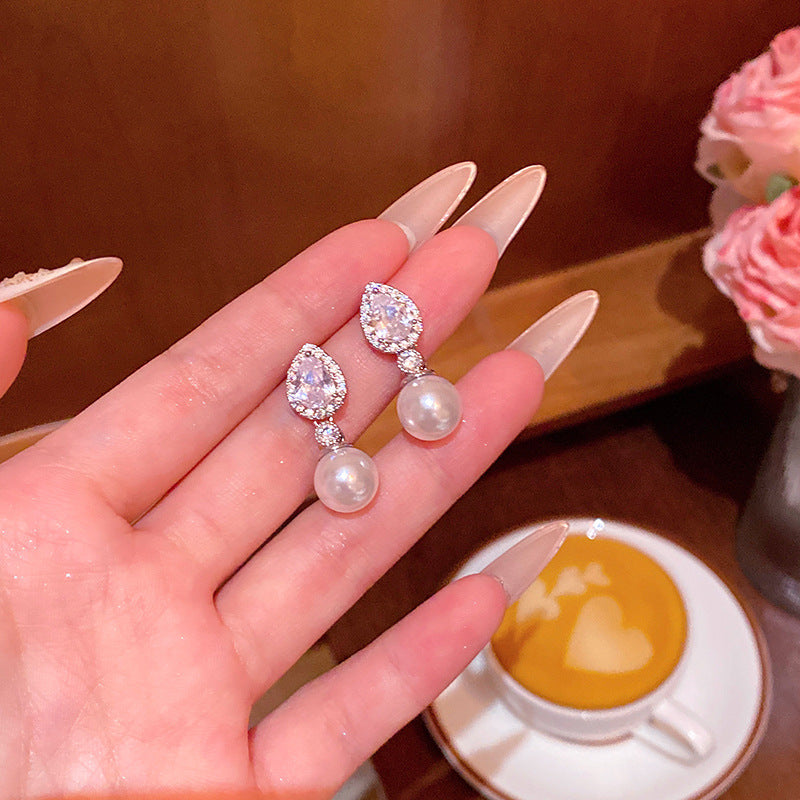 Women's Sier Needle Fresh Flower For Light Luxury Minority High-grade Pearl Stud Earrings