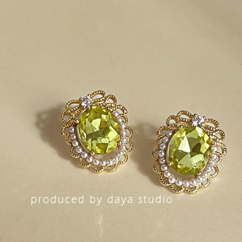 Women's Retro Olive Green Rhinestone Oval Light Luxury High-grade Design Fairy Earrings