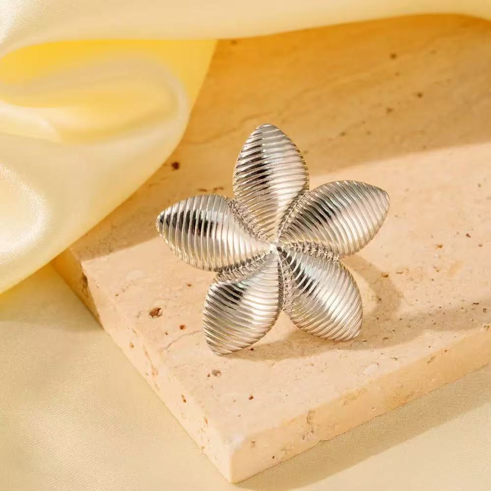 Style Flower Titanium Steel Female Personality Stylish Round Thread Gold Ring