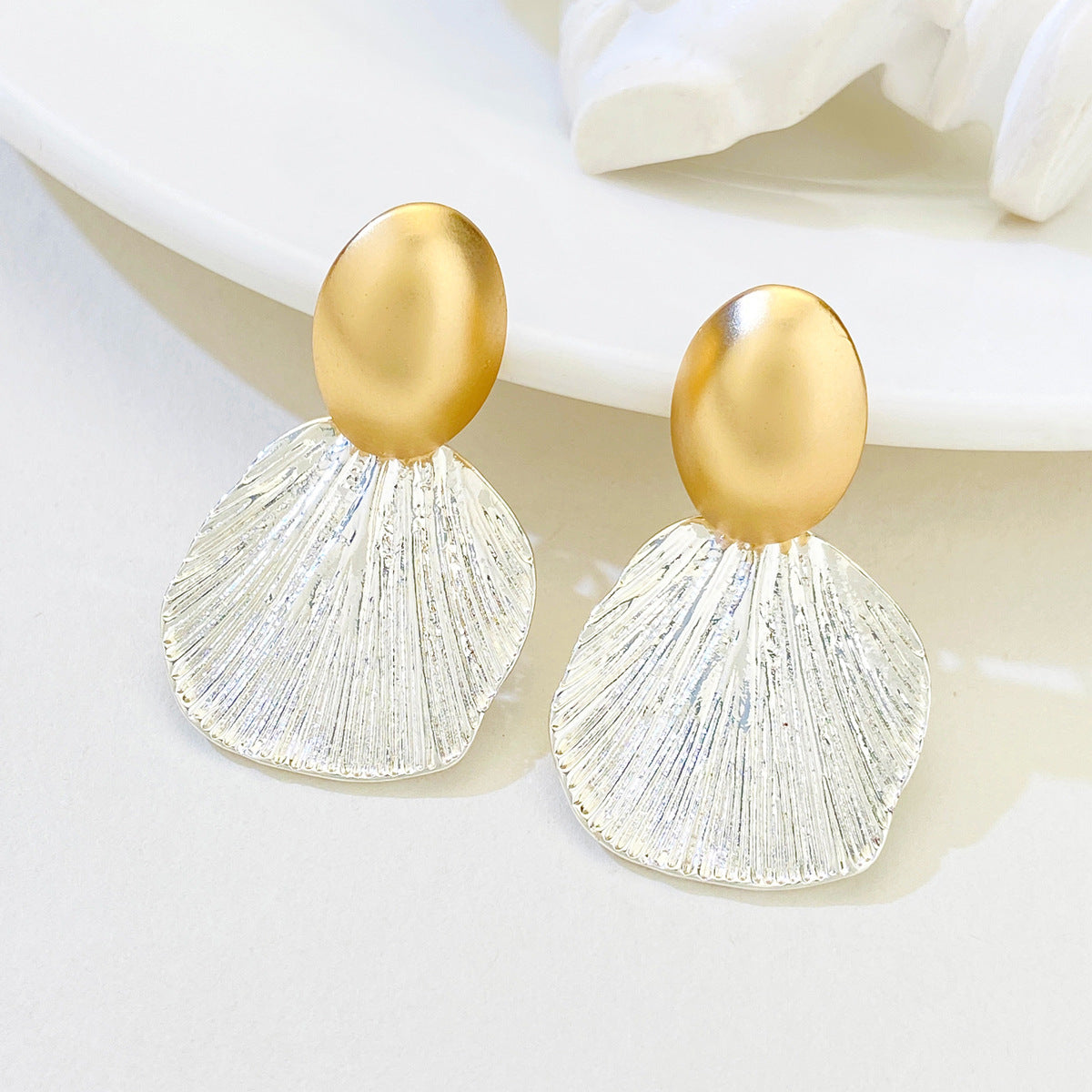 Style Alloy Design Temperament Entry Lux High Sense Personalized Fashionable Earrings