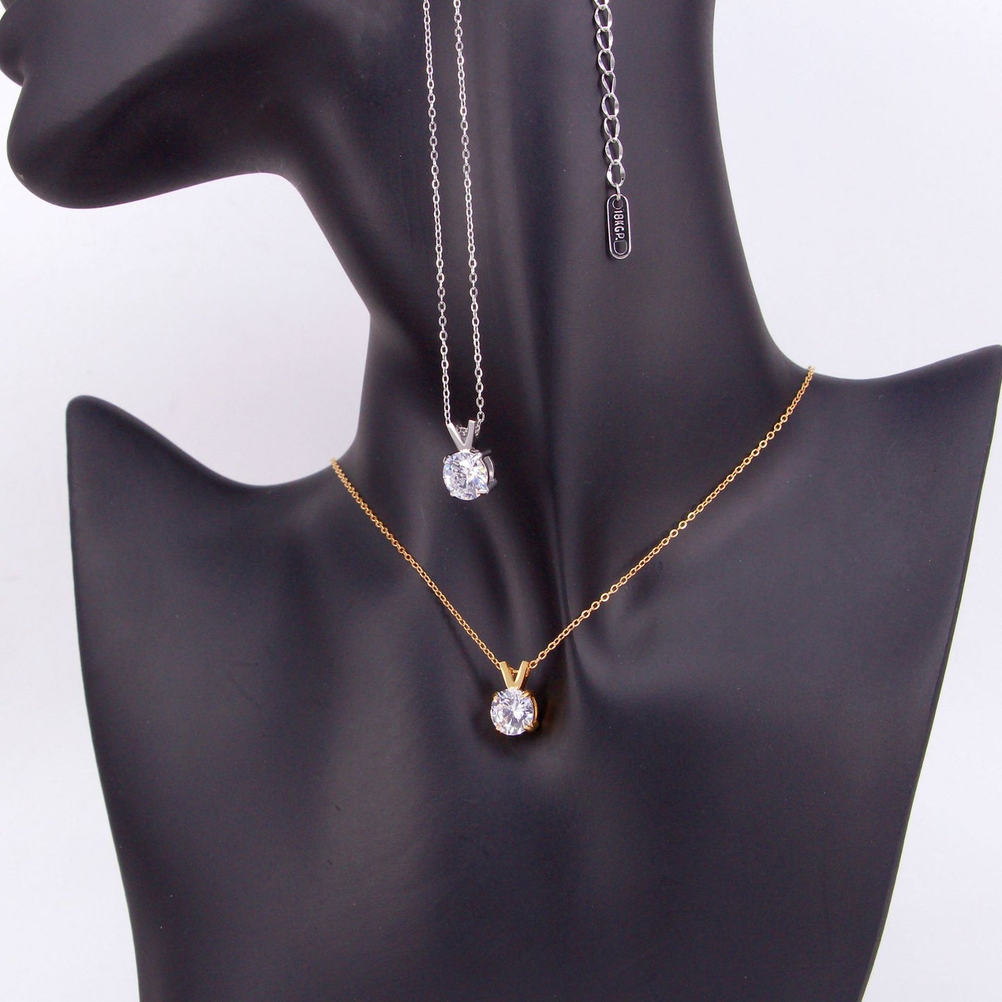 Entry Lux V Single Diamond Clavicle Chain Necklace