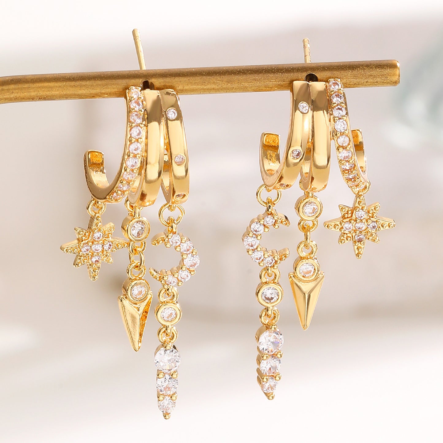 Women's Luxury Fashion Electroplated Personalized Creative Design Inlaid Zircon Sense Stud Earrings