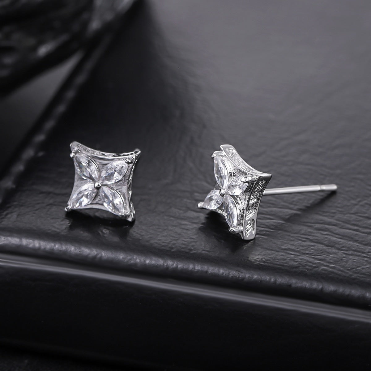 Men's & Women's Flash Zircon Light Luxury High-grade Fashion Stud Earrings