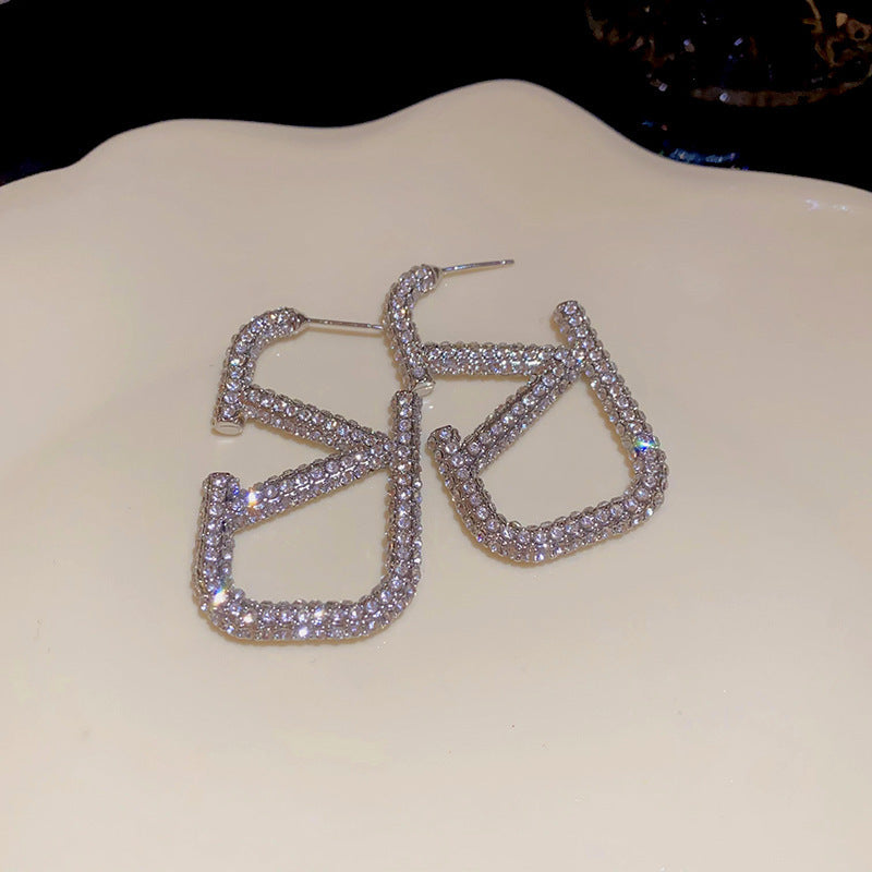 Women's Sier Needle Zircon Spiral Texture Retro Pendants