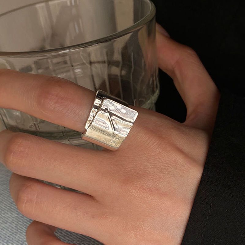 Ocean Style Sterling Sier Female Shell Shape Opal Stone Niche Ring