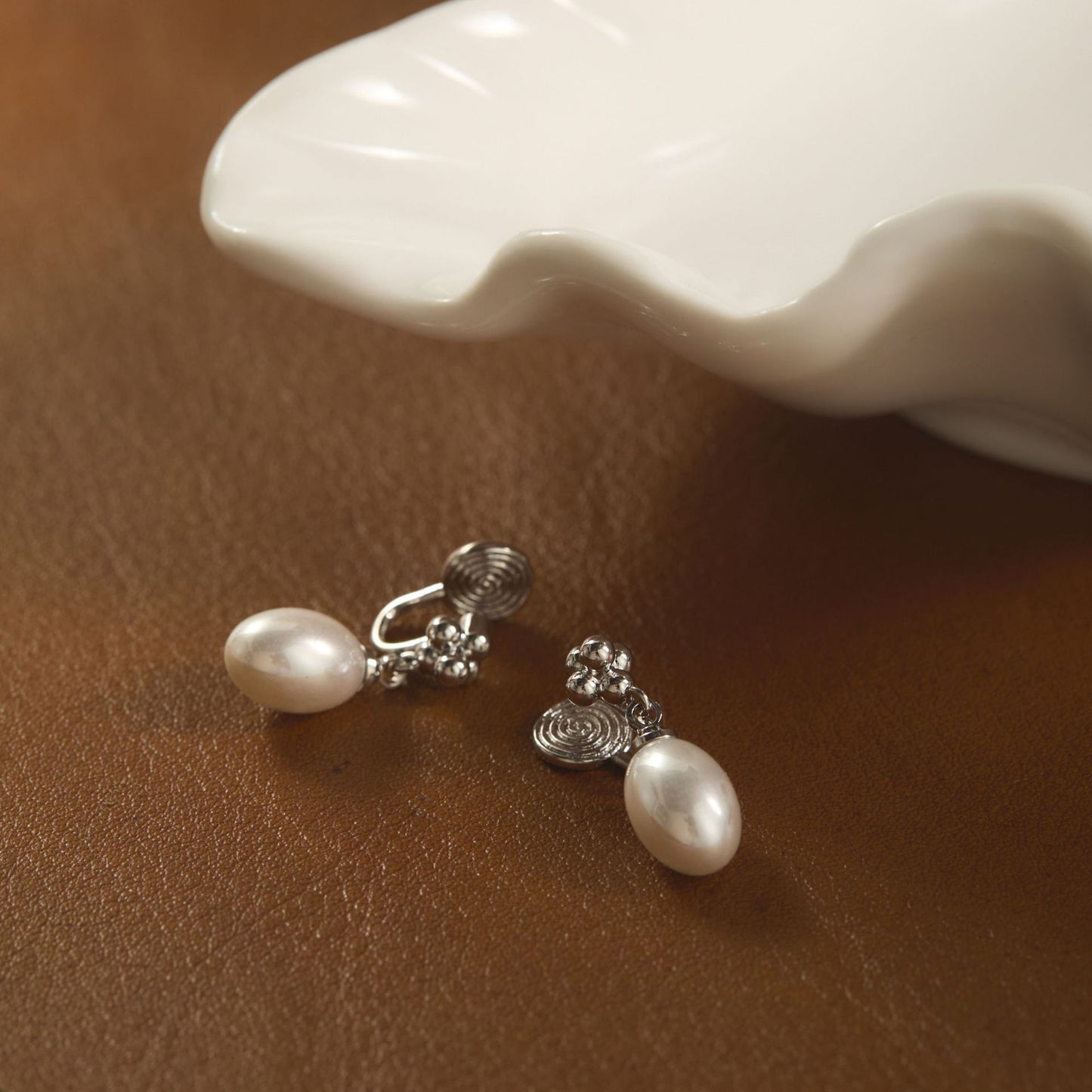 Oliana Simple Pearl Mosquito Coil Elegant Female Ear Earrings
