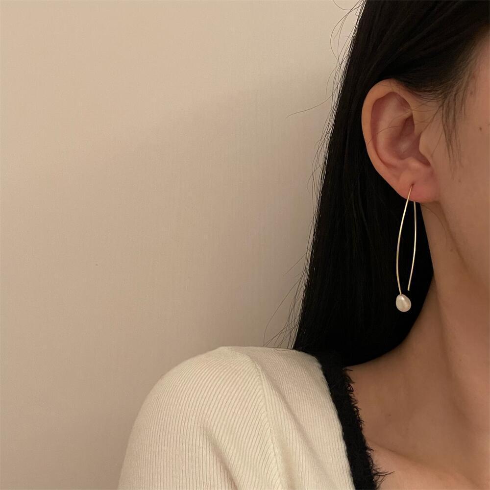 Elegant Retro Simple Graceful Fresh Water Pearl Cold Advanced Cross Earrings