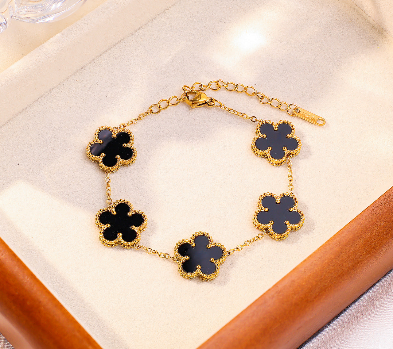 Five-leaf Flower Gold Plated Double-sided Fritillary Parthenocissus Grass Fashion Bracelets