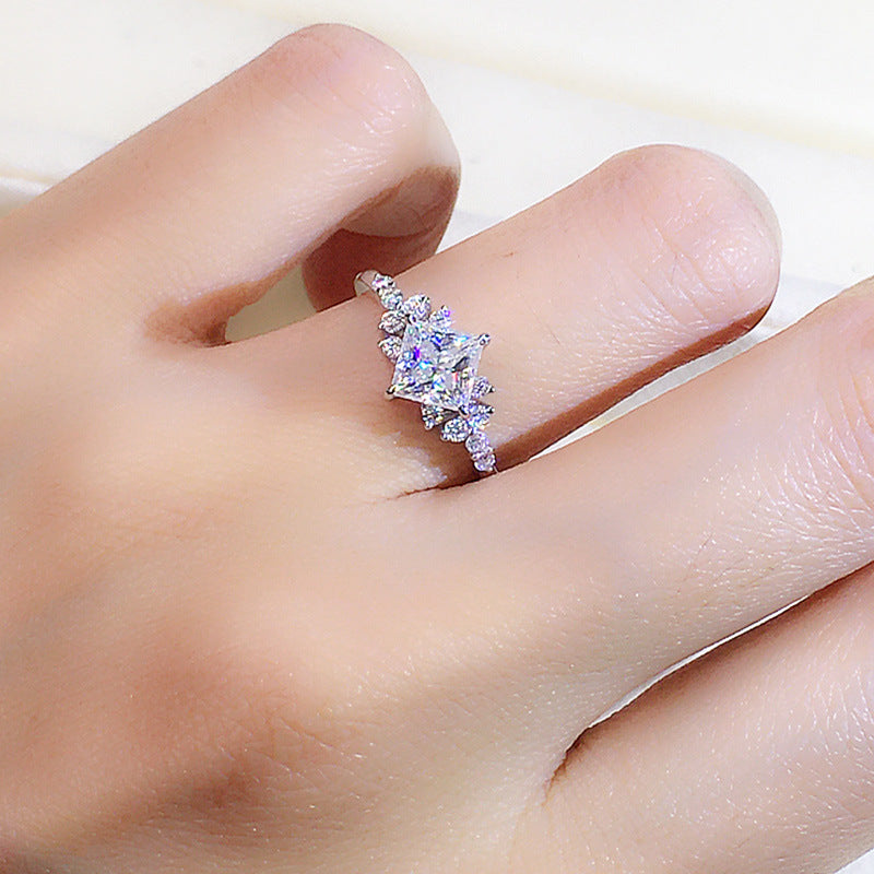 Female Small Flower Exquisite Fashion Wedding Rings