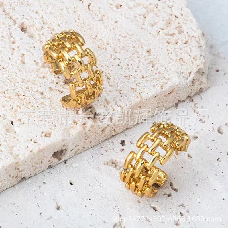 Twist Chain Winding Woven Circle Gold Titanium Earrings