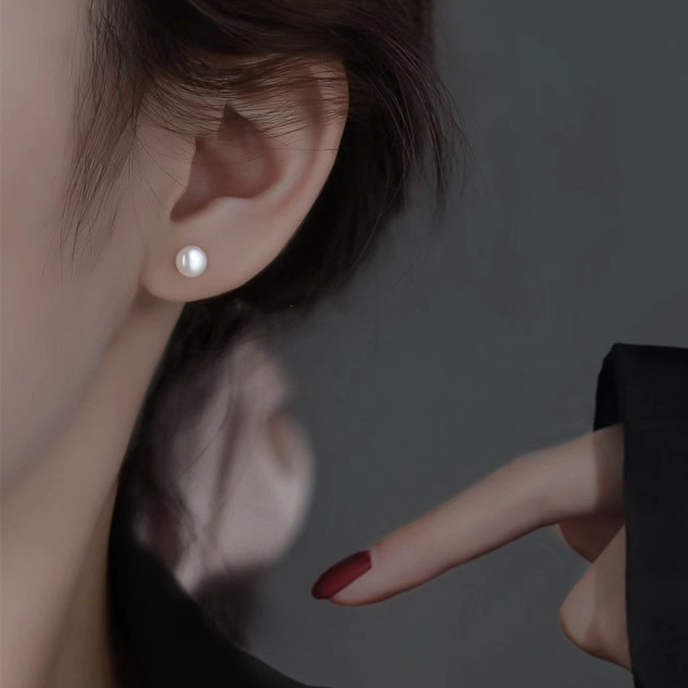 Women's Elegant Gentle Natural Freshwater Pearl Light Luxury Stud Earrings