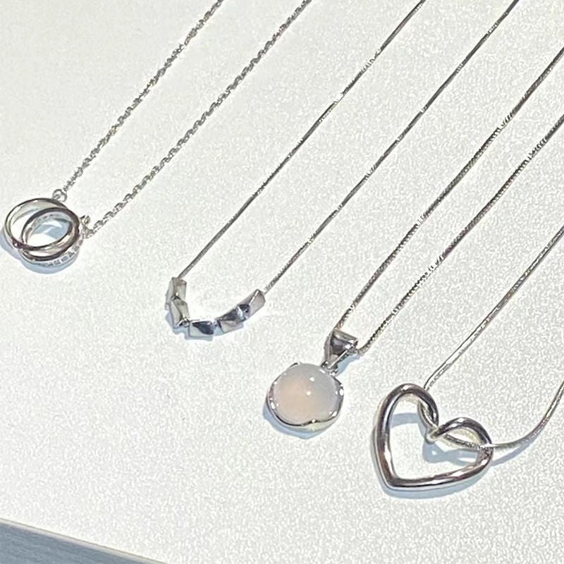 Women's Niche Hollow Heart Simple Elegant Gentle Fairy Design Pendants