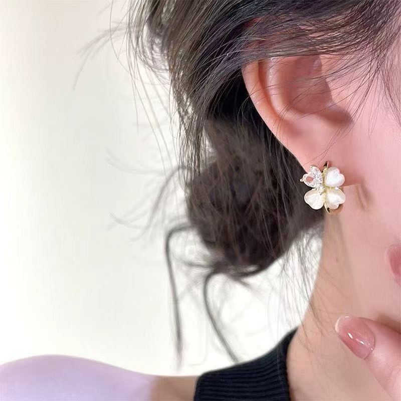 Ear Clip Light Luxury Minority Fashion Elegant Delicate Earrings