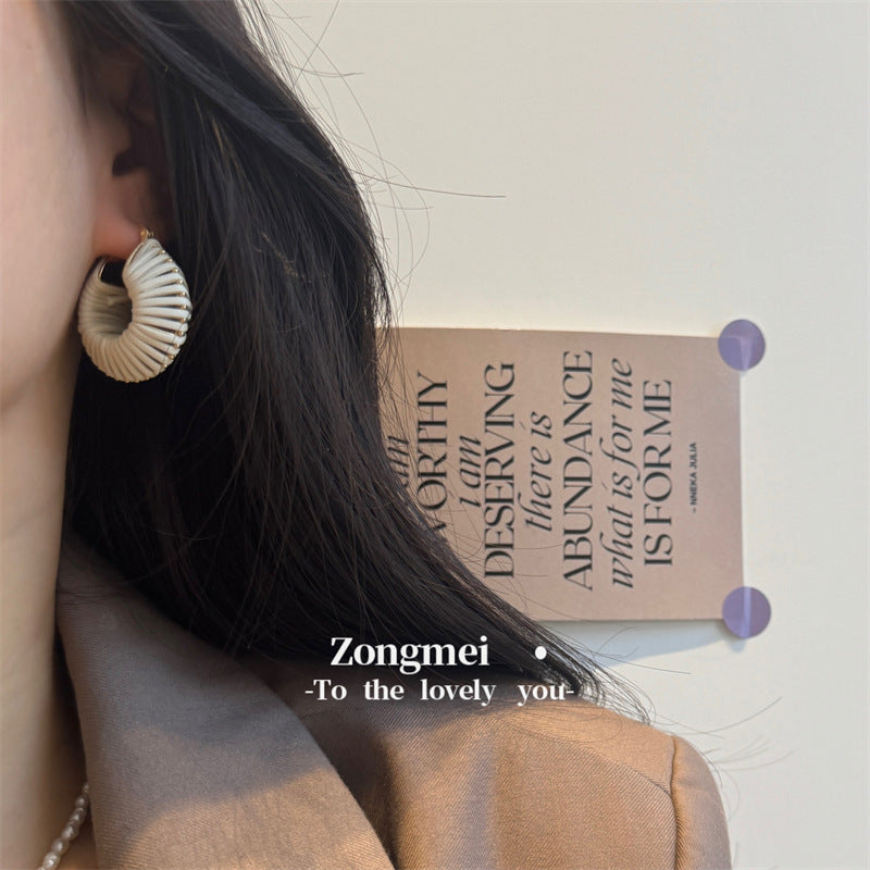 String Three-dimensional Sense Niche Refined Wild Earrings