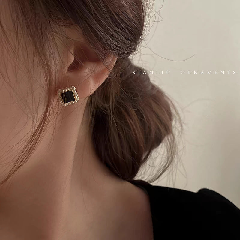 Charming Women's Bow Pearl Light Luxury Earrings