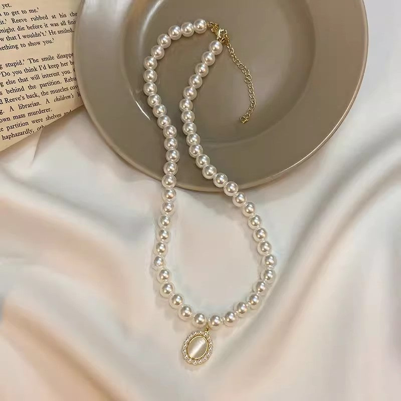 Retro Pearl Female Niche High Sense Necklaces