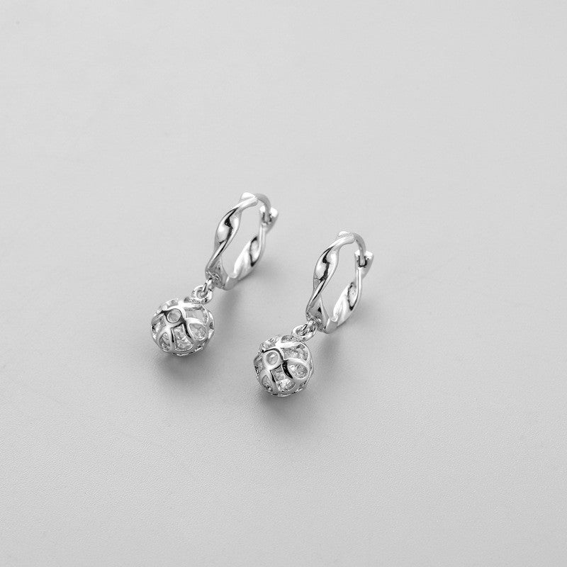 Women's Small Simple Hollow Pearl High-grade Refined Stud Earrings