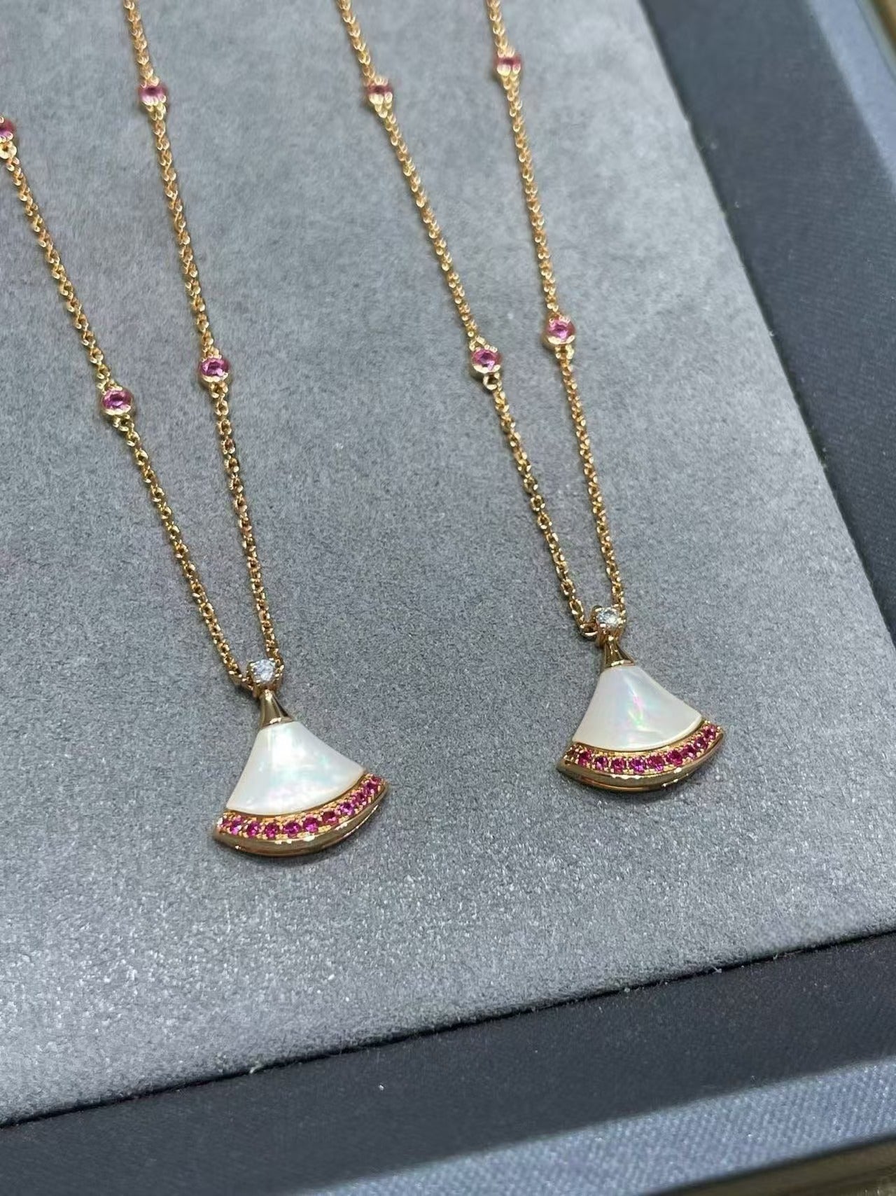 Version Fan-shaped Fritillary Female Rose Gold Necklaces