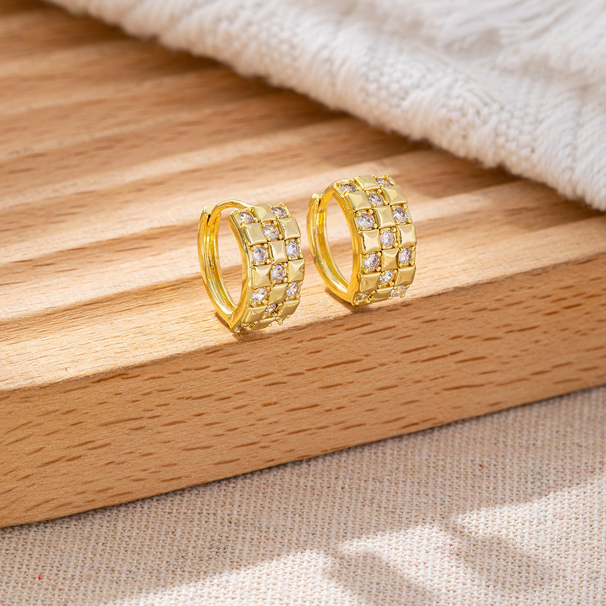 Classic Style Gold-plated Clover Clip High-grade Zircon Ear Buckle