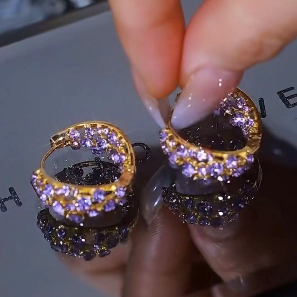 Women's Full Rhinestone Zircon Fashion Niche Unique Ear Buckle