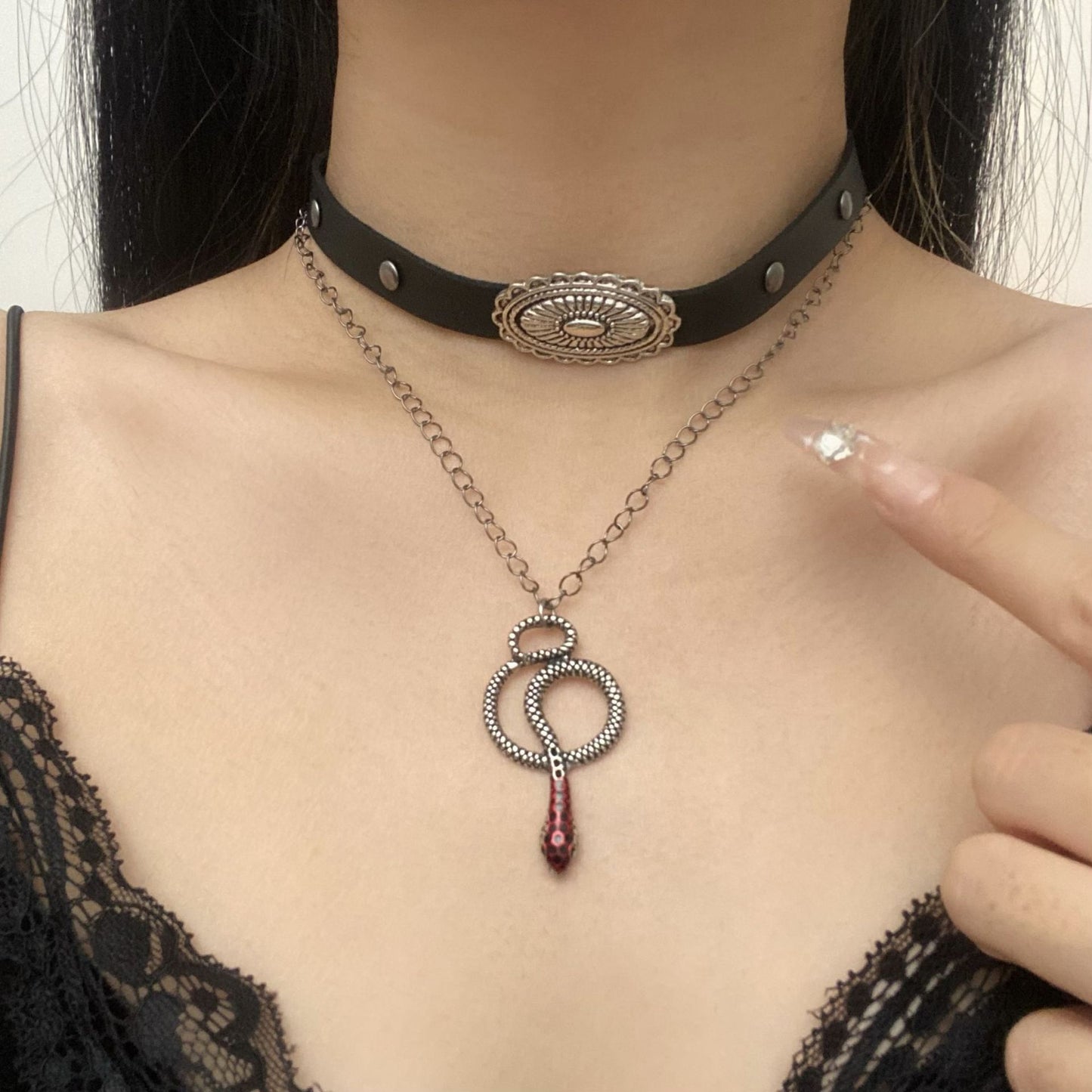 Women's Leather Snake-shaped For Niche Design Collar Necklace