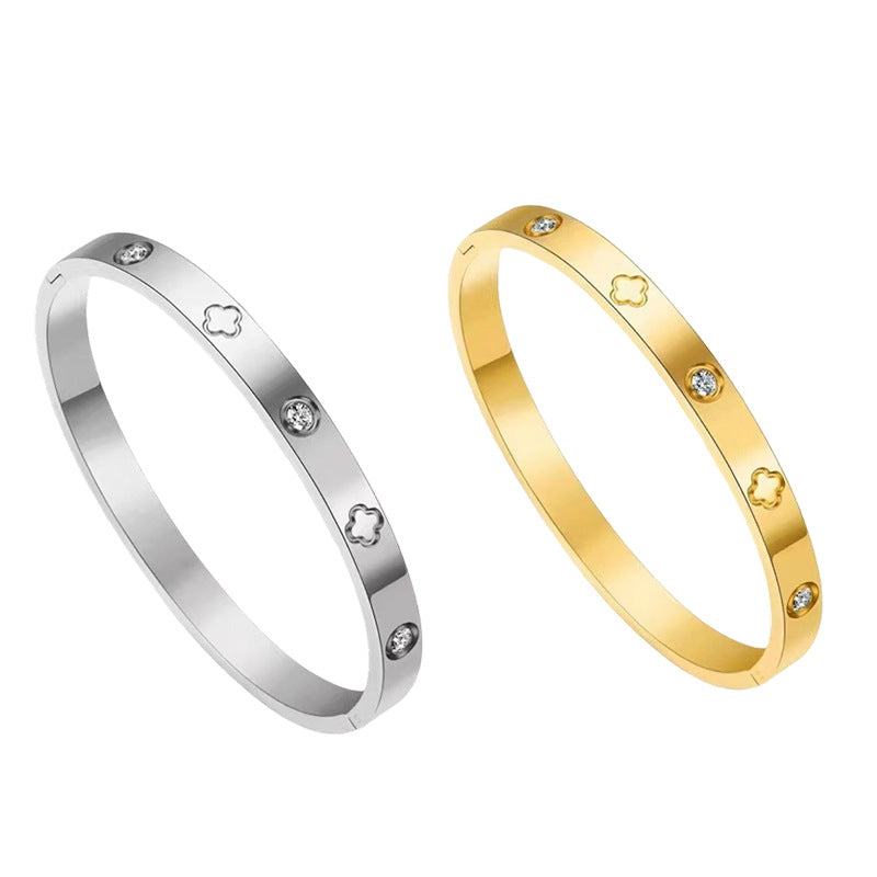 Women's & Men's Simple Personality Metal Plating Retro Fashion Clover Couple Bracelet