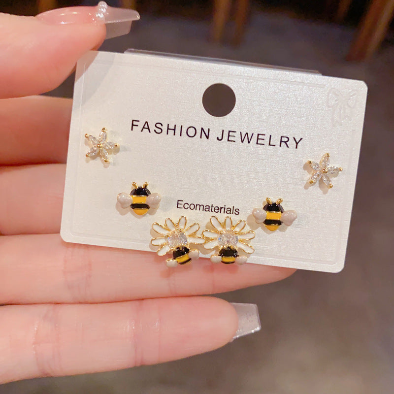 Women's French Sweet Bee Little Daisy Three-piece Exquisite Light Luxury Earrings