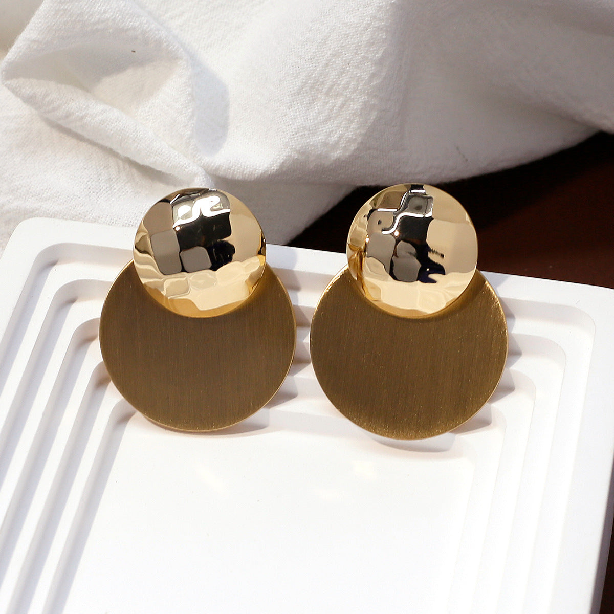 Women's Fashion Metal Frosted Surface Elegant Light Luxury Stud Earrings