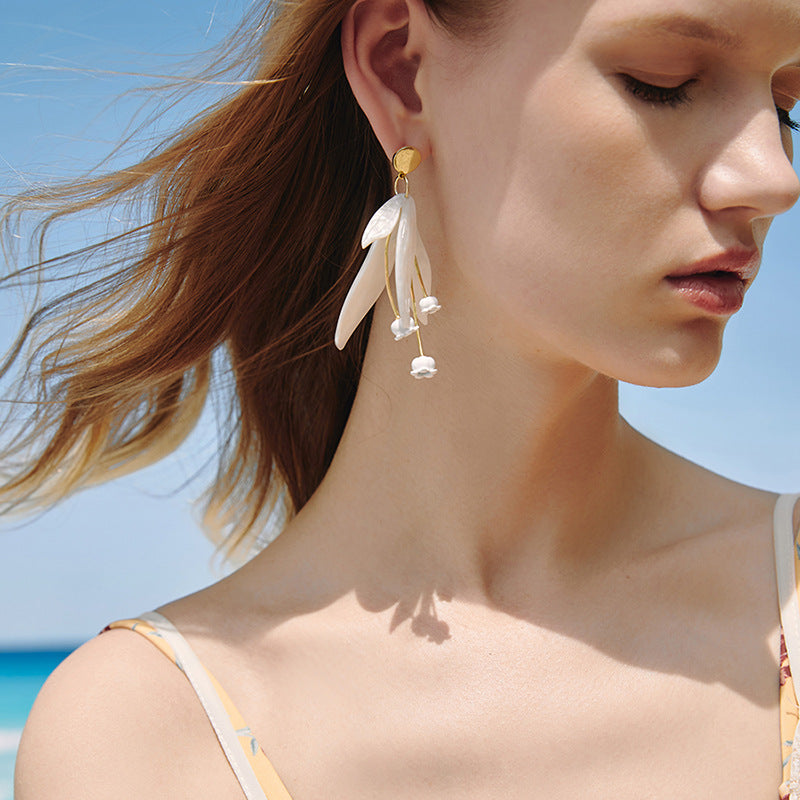 Women's Simple White Flower Petals Eardrops Niche High Sense Fashion Refined Earrings