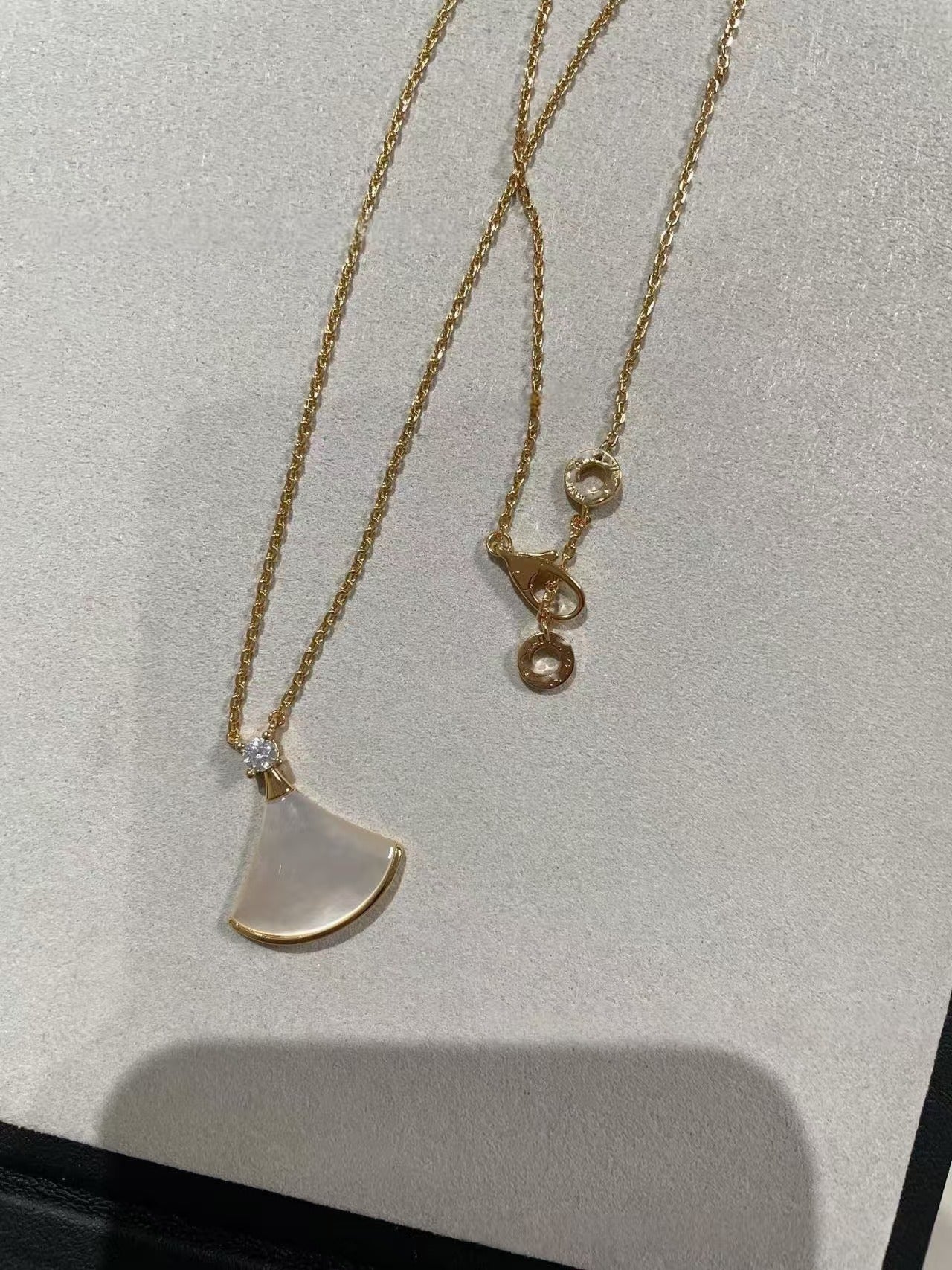 Version Fan-shaped Fritillary Female Rose Gold Necklaces