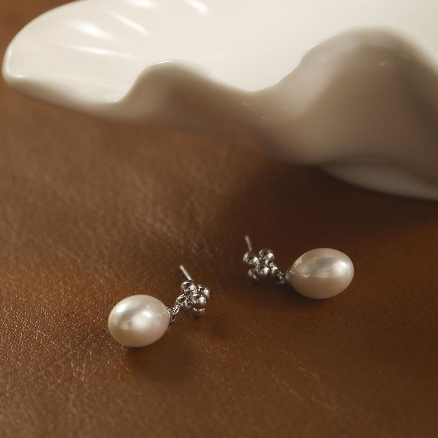 Oliana Simple Pearl Mosquito Coil Elegant Female Ear Earrings