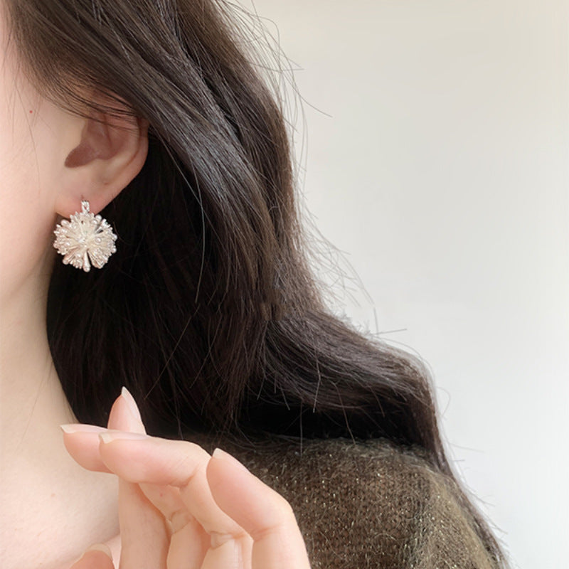 Women's White Pearl Fireworks Metal Beads Clip Mild Luxury Earrings