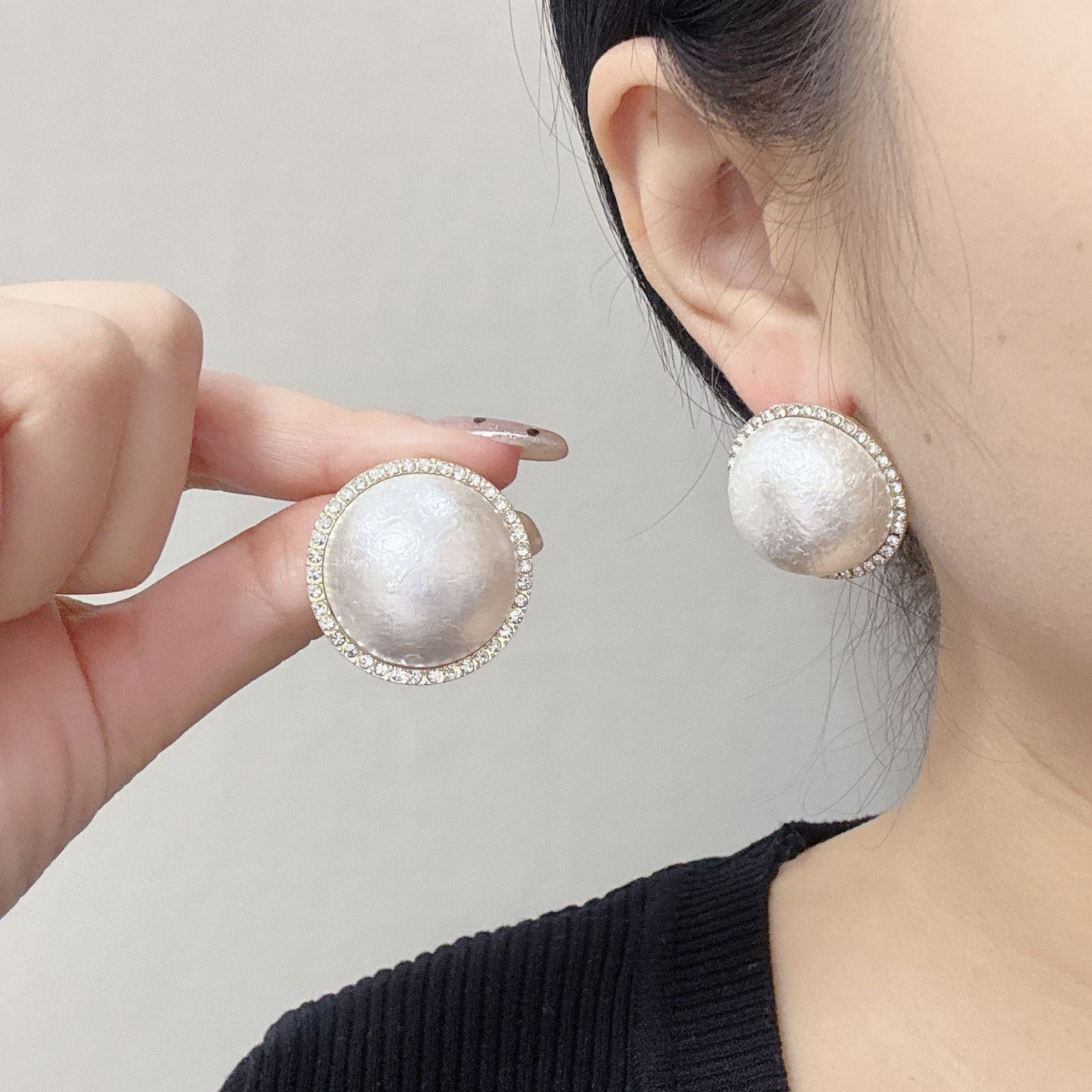 Geometric Simple Crack Sponge Pearl Female Personality Mermaid Stud Earrings