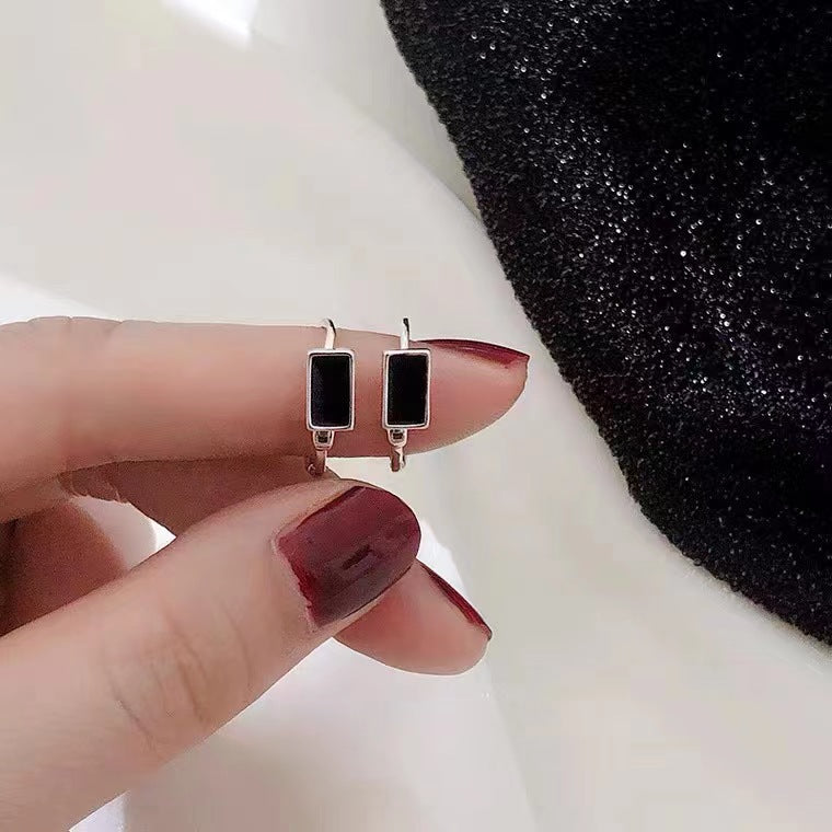 Women's Sier Retro Style Simple Love Clip Temperament Ear Buckle