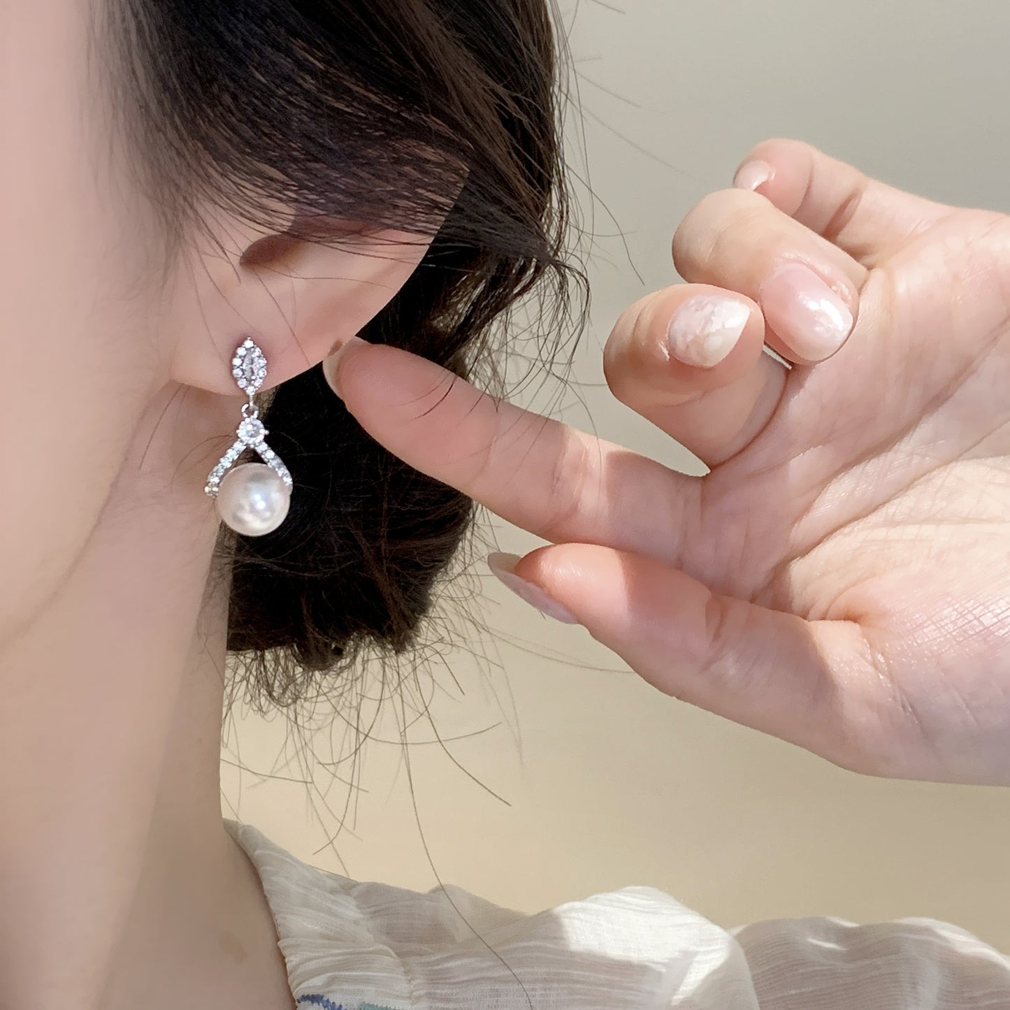 Style Retro Exquisite Light Luxury Pearl Stud Earrings