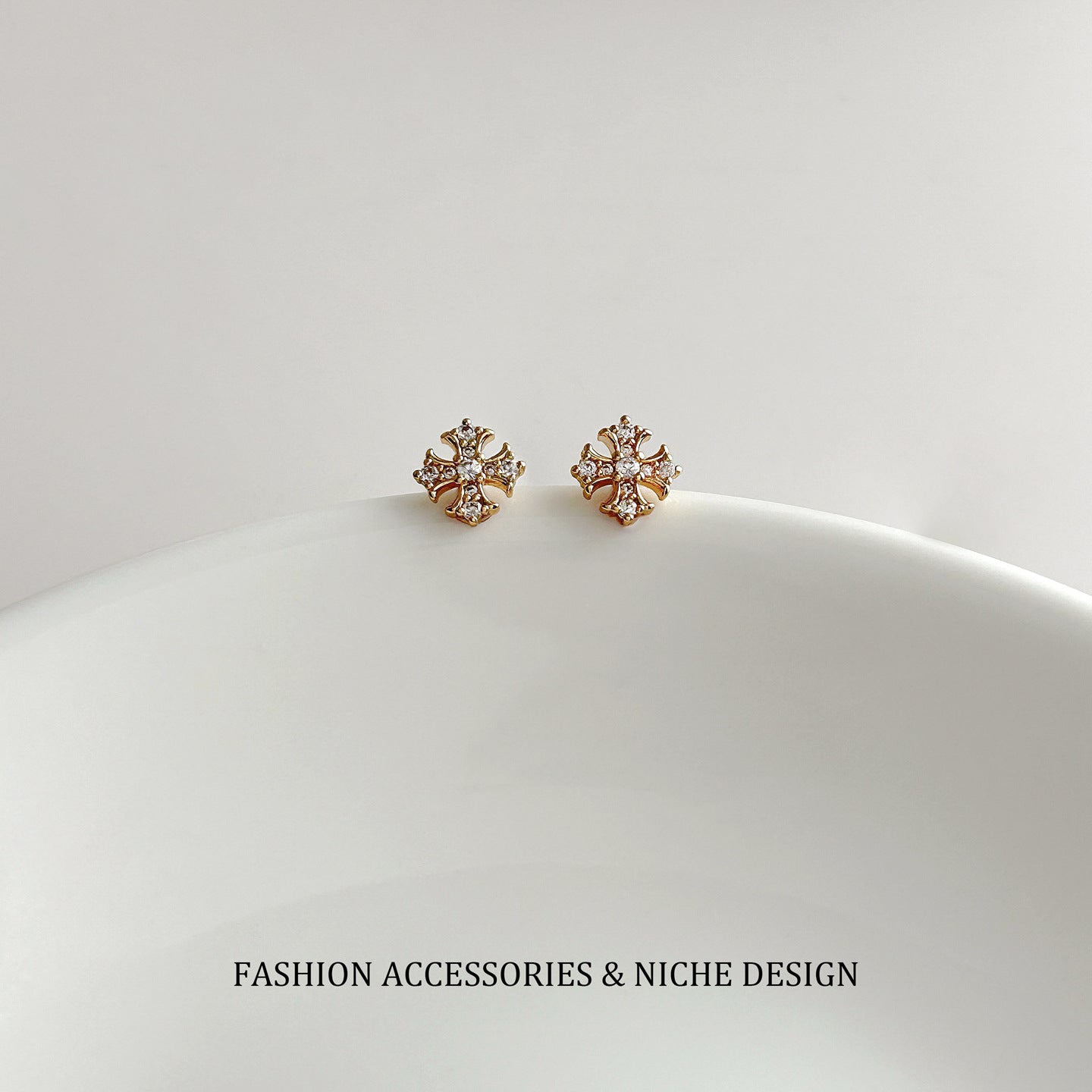 Women's Needle Micro Rhinestone Small Exquisite Ear Earrings