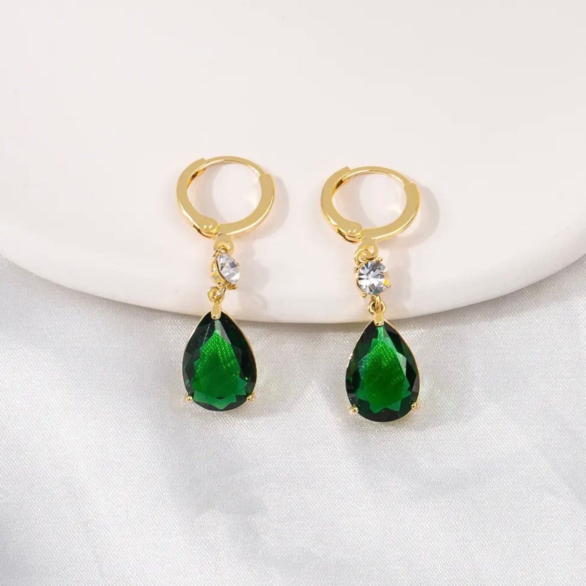 Vintage Court Style Emerald Zircon Water Drop Light Luxury Minority Ear Buckle