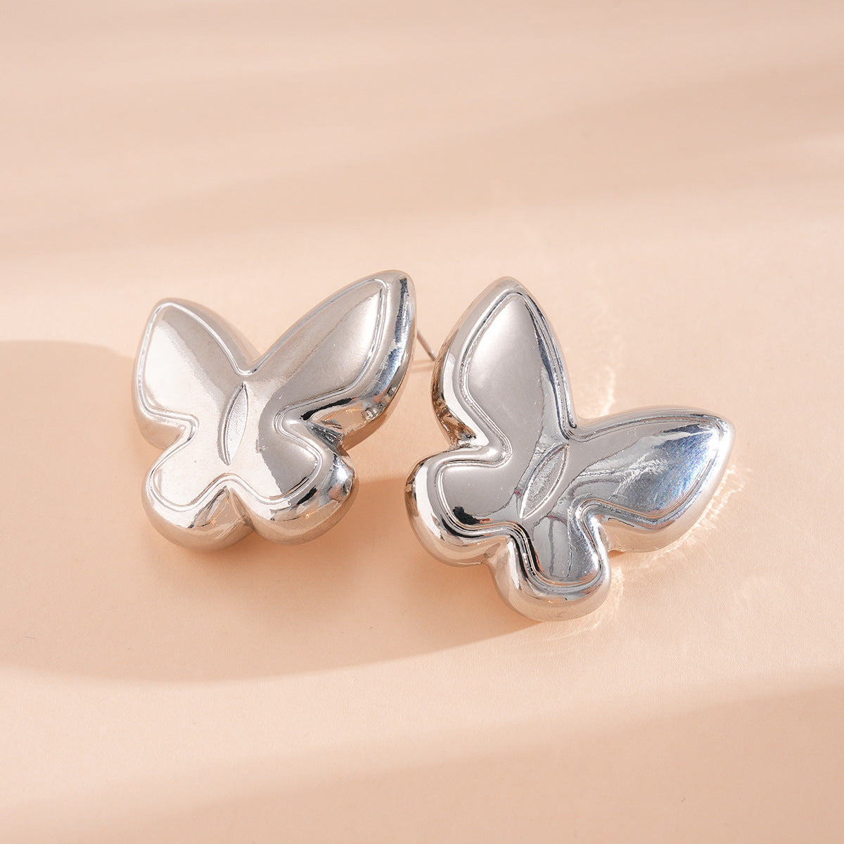 Geometric Cut Heart-shaped Oval Irregular Design Versatile Light Stud Earrings