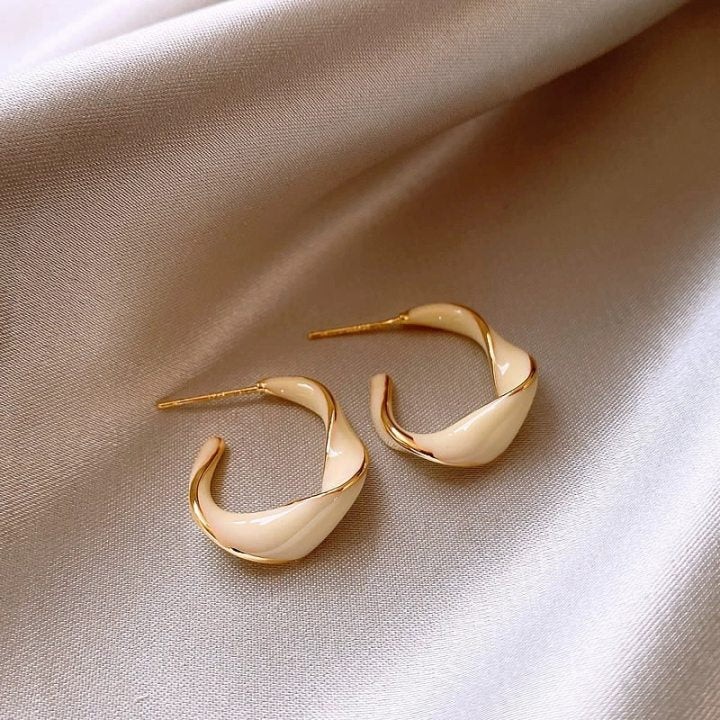 Charming Women's Bow Pearl Light Luxury Earrings