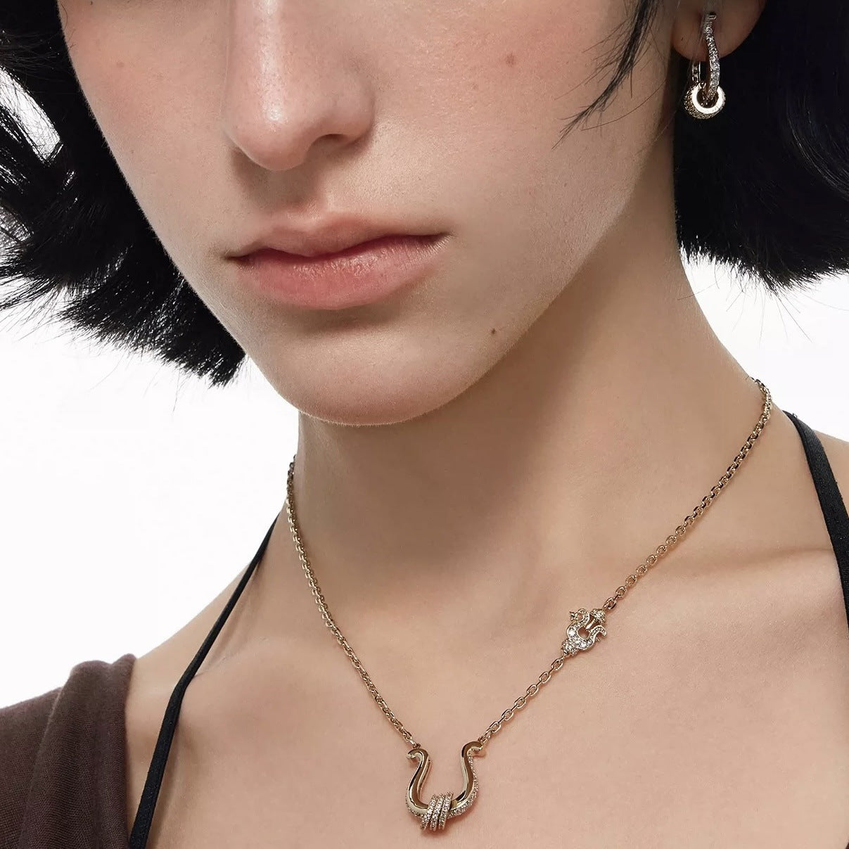 Simple Vachette Clasp Diamond Inlaid Clavicle Chain Necklace