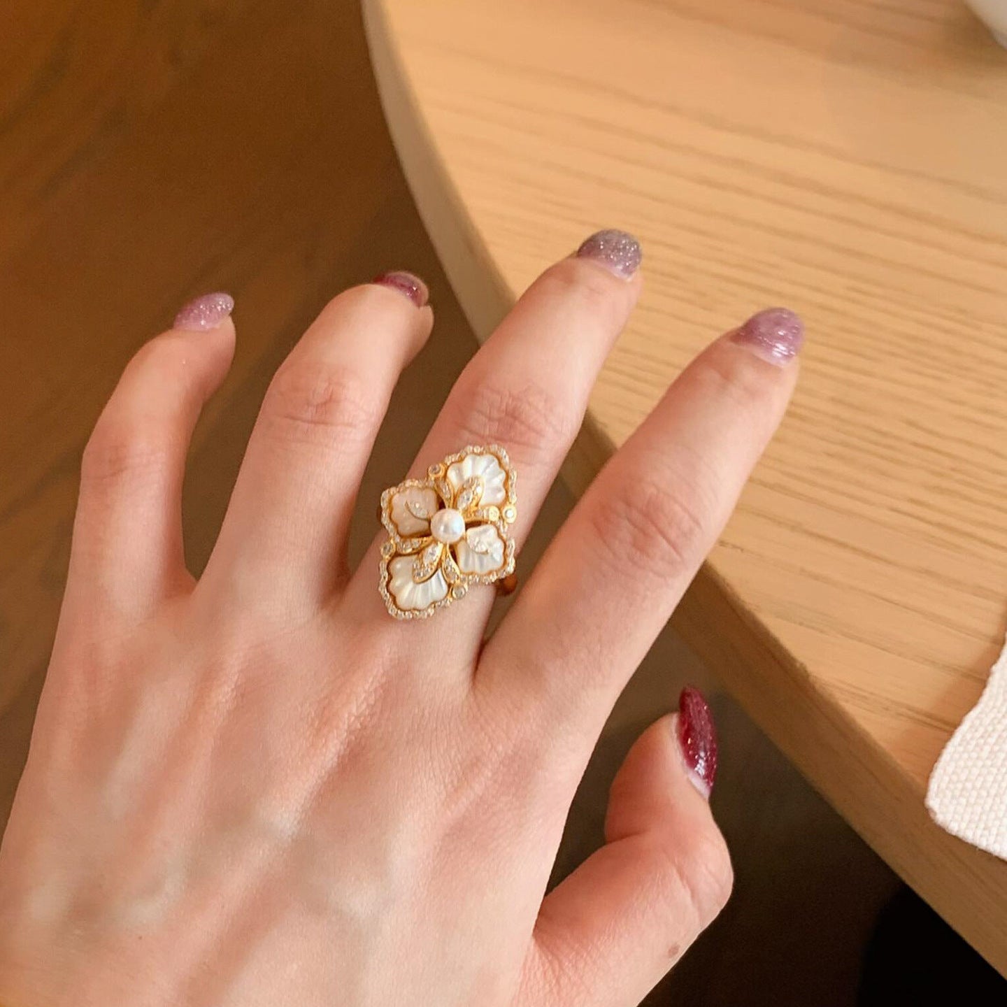Women's Embossed Four-leaf Flower Twin Horse Eye Diamond Ring