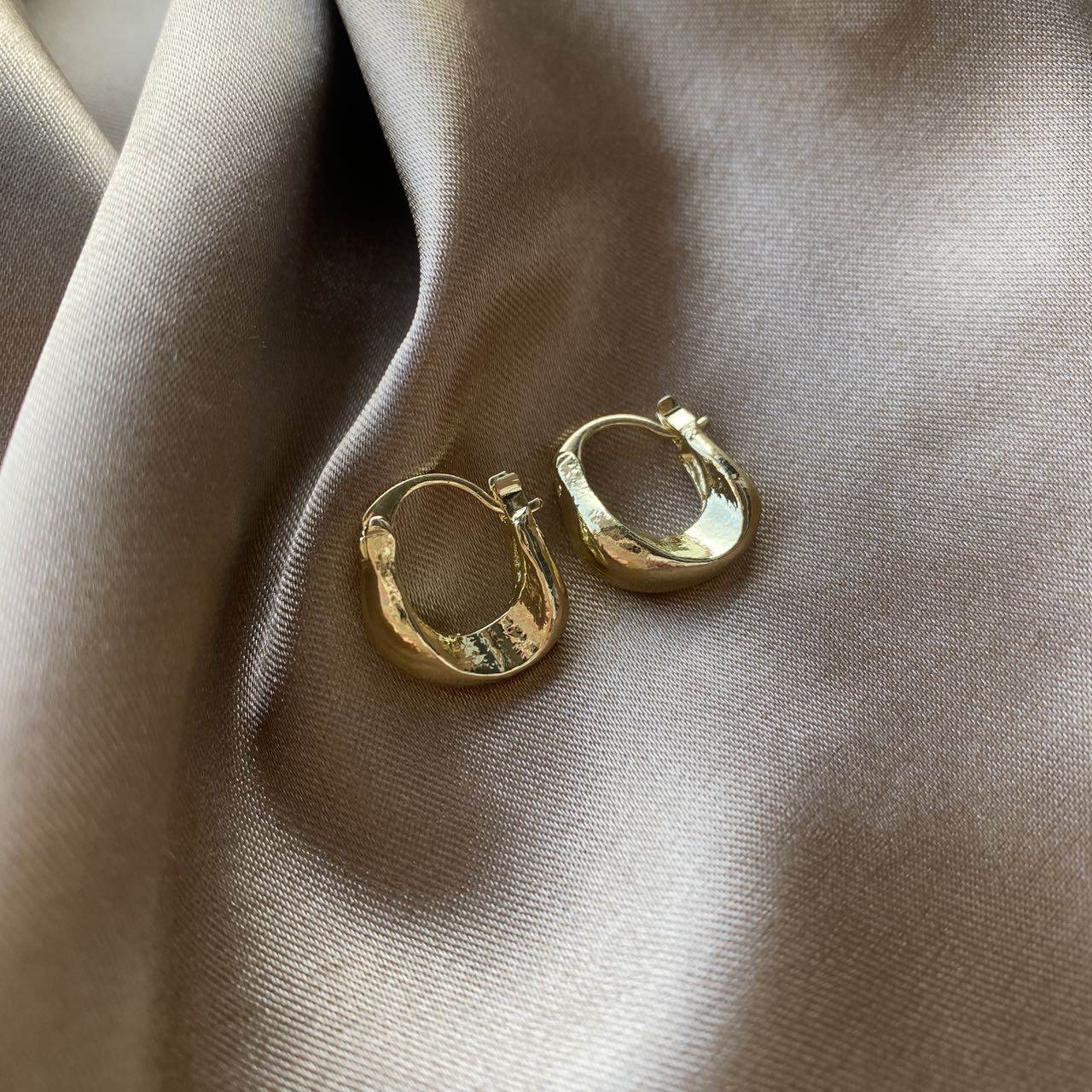 Women's Metal Simplicity Geometric Cold Style High-grade Light Luxury Earrings