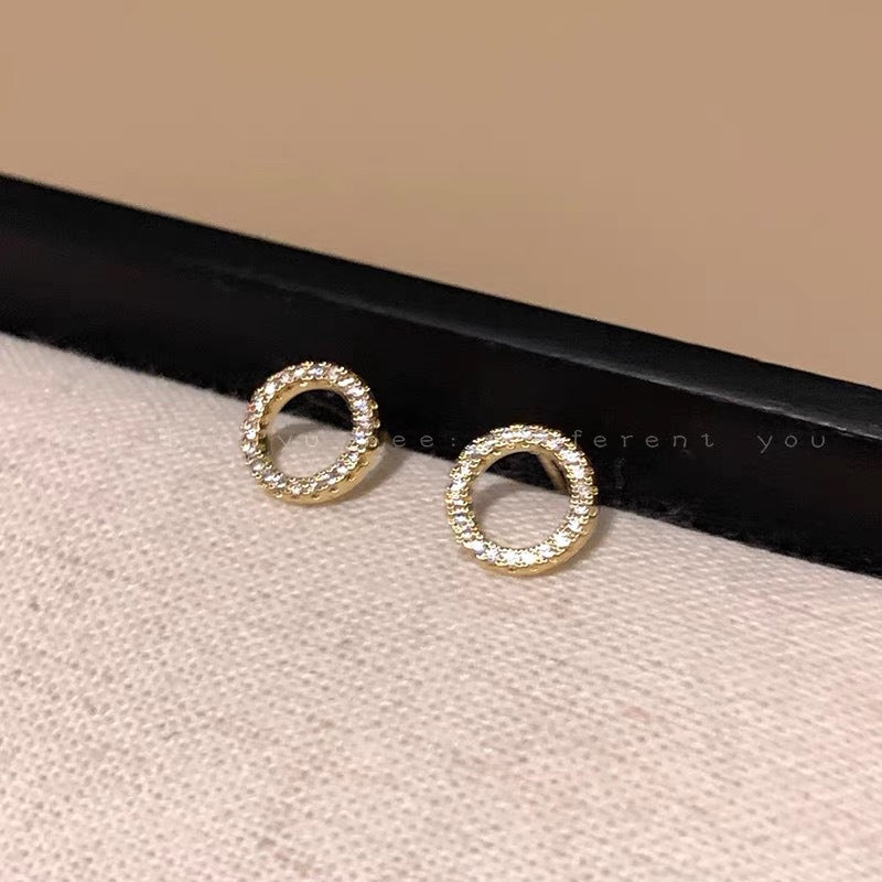 Women's Compact Circle Zircon Light Luxury High Sense Frosty Style Dignified Earrings