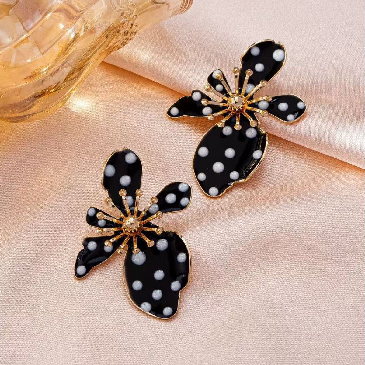 Women's Classic Black White Polka Dot Flower For Earrings