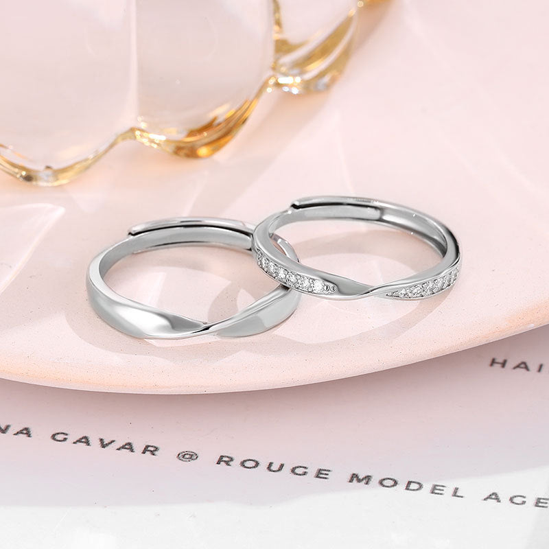 Women's & Men's Mobius Strip Couple Long-distance Love Commemorative Design Ring