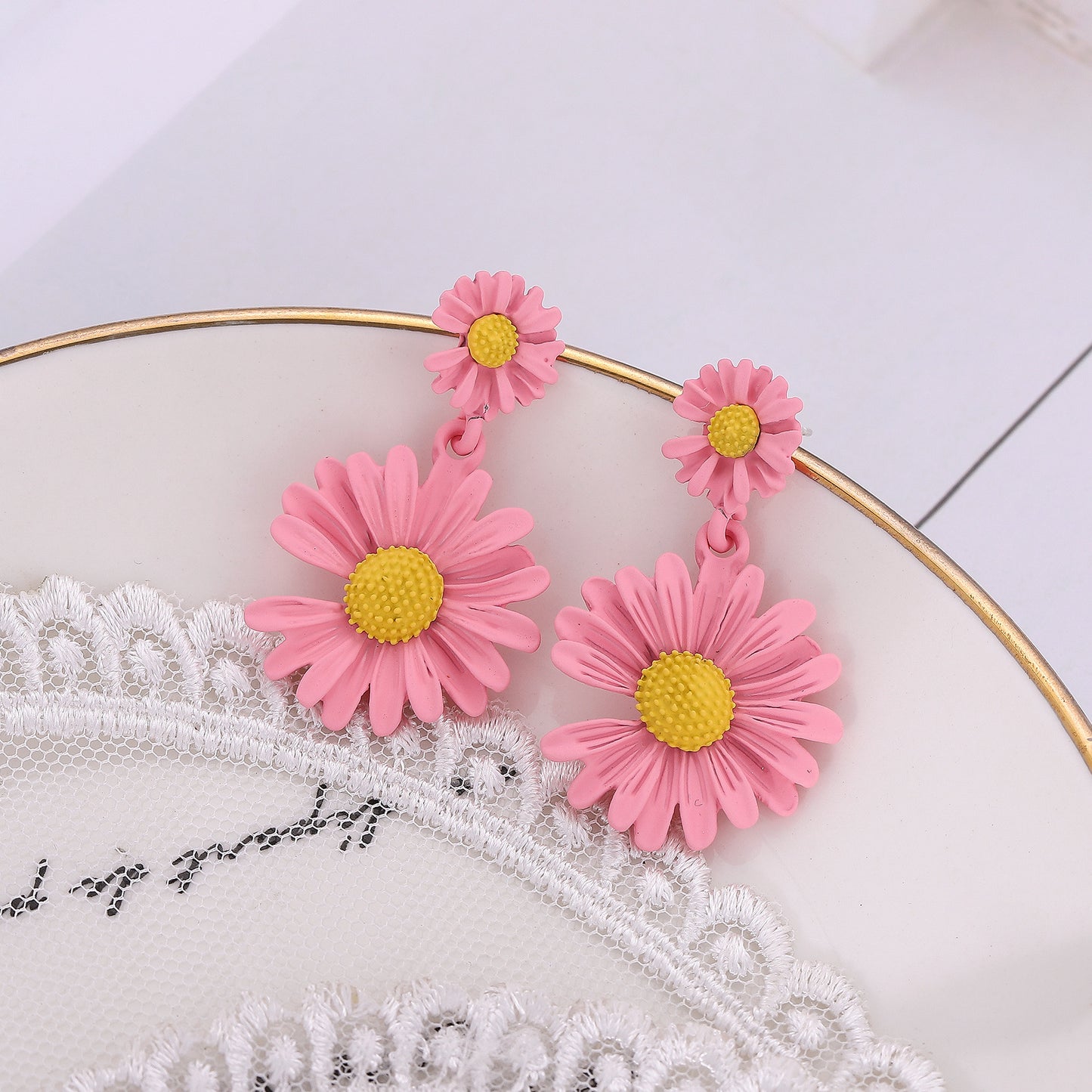 Women's Small Daisy Mori Sweet Chrysanthemum Flower Earrings