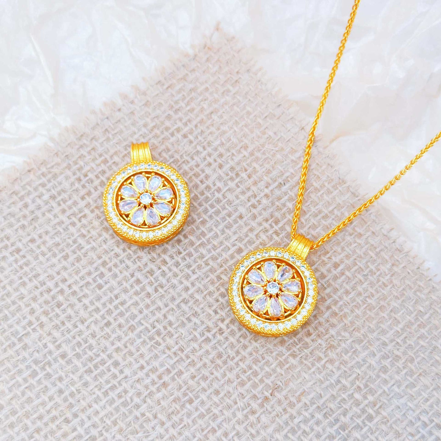 Alluvial Gold Full Diamond Sunflower Rotating Compass Design High Pendants